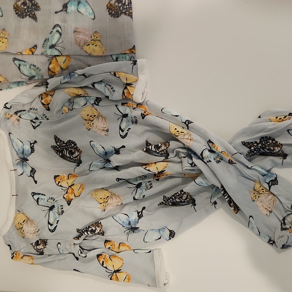 Milkbarn 3 Piece Pajama Set-One Piece, Blanket and Hat - Picture 7 of 9